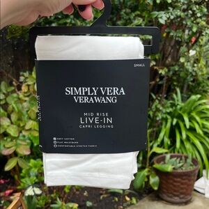 Simply Vera Vera Wang Live-In White Capri Leggings